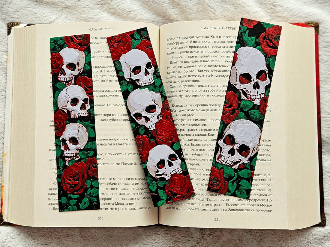 SKULLS & ROSES BOOKMARK SET – DARK ROMANTIC GIFT FOR READERS - Fandom Forged