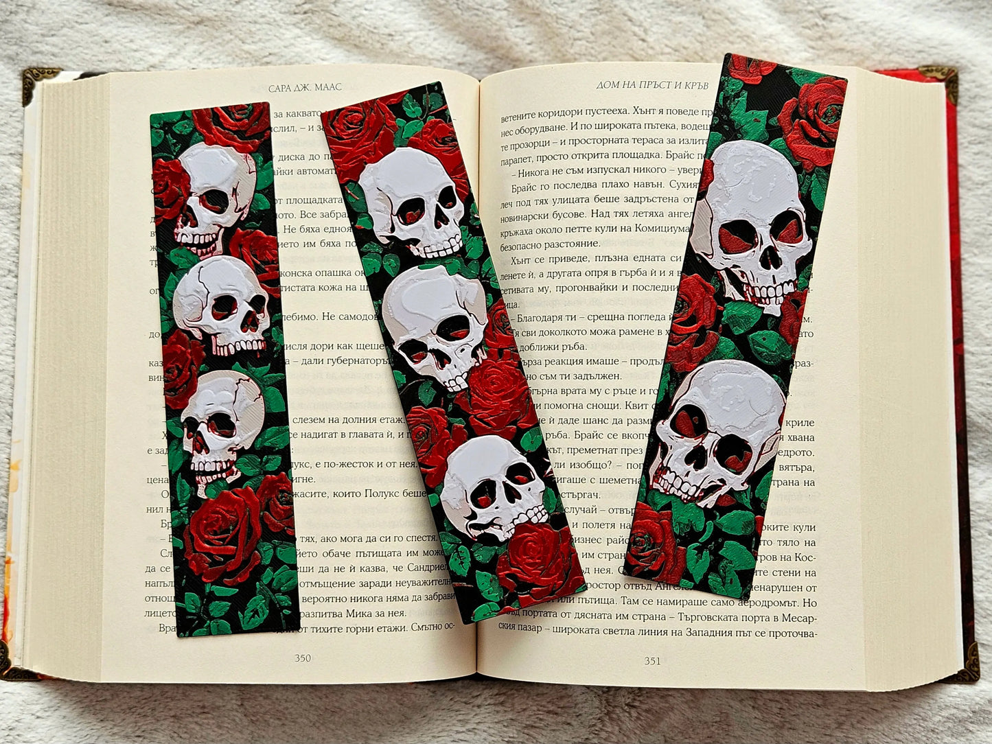 SKULLS & ROSES BOOKMARK SET – DARK ROMANTIC GIFT FOR READERS - Fandom Forged