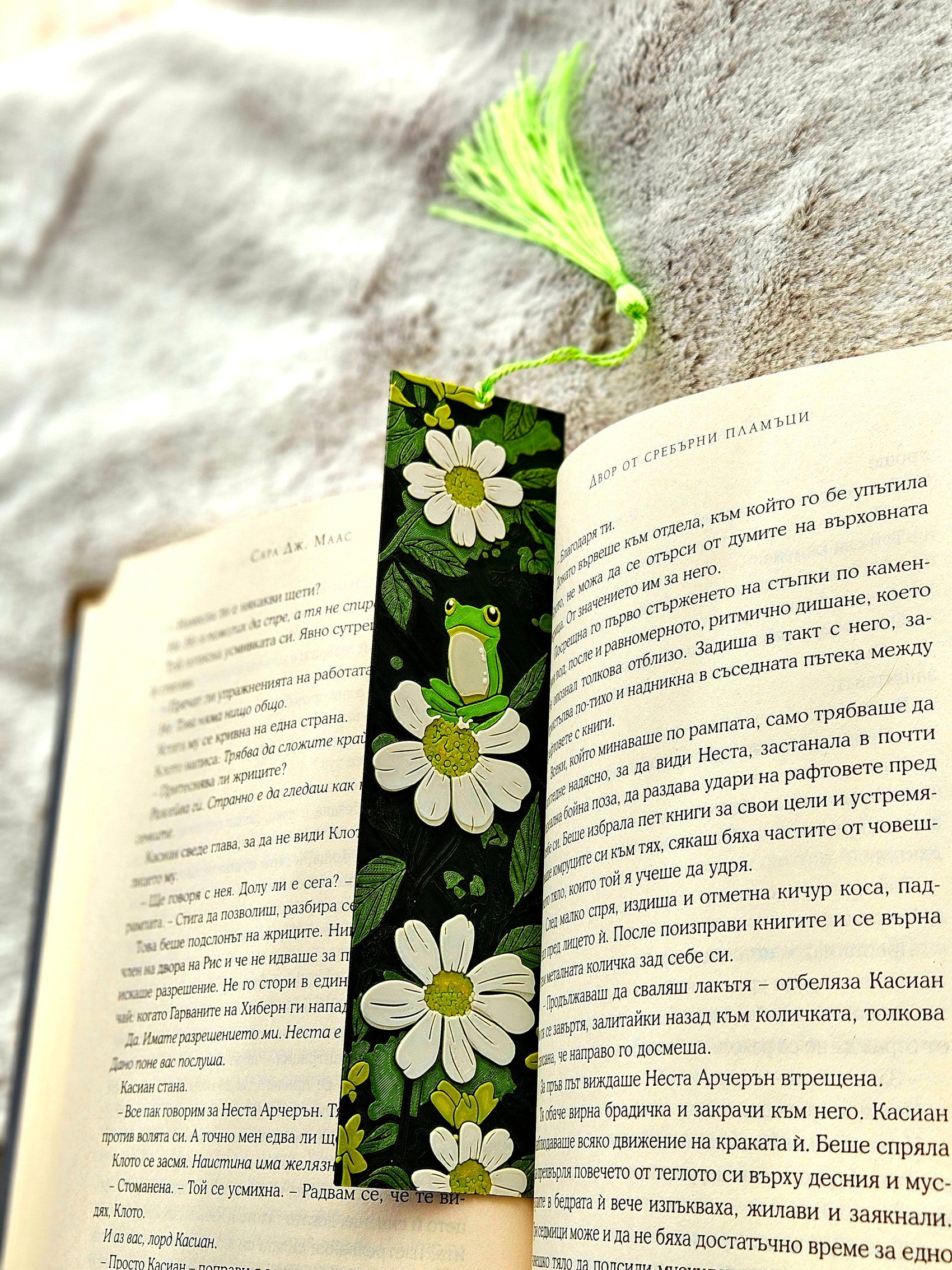 Frog & Daisy Bookmark with Green Tassel – Cottagecore Gift for Readers