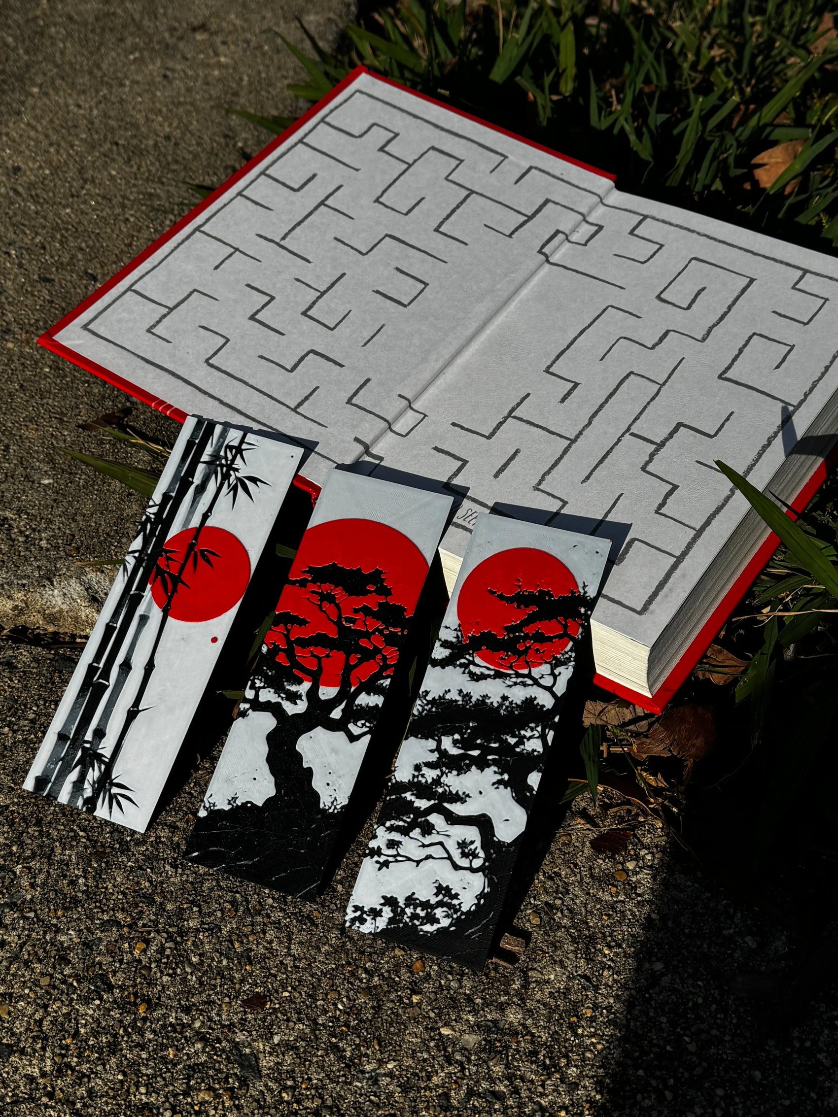 Japanese Red Sun Bookmark Set: Minimalist Art for Book Lovers Fandom Forged