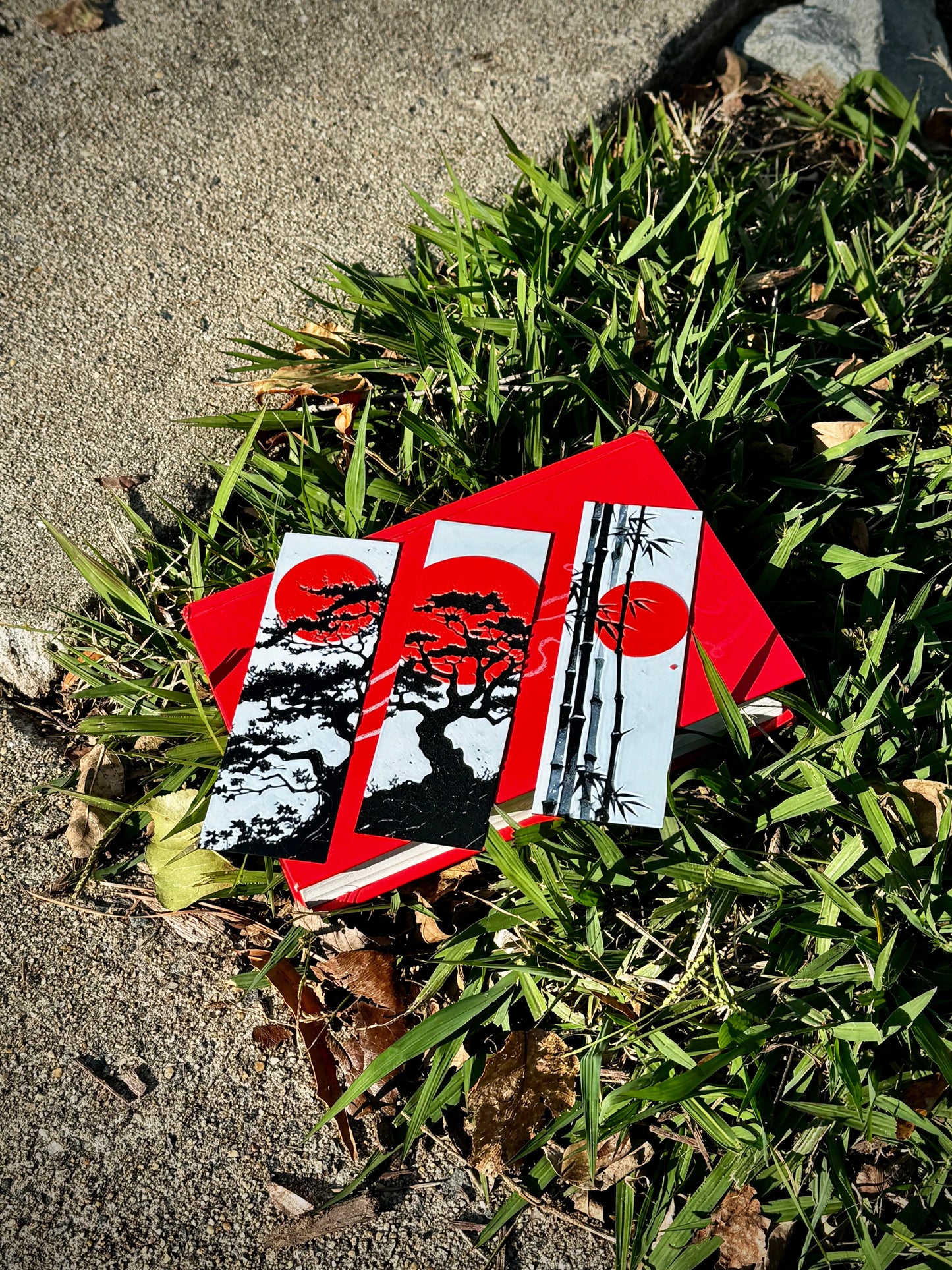 Japanese Red Sun Bookmark Set: Minimalist Art for Book Lovers Fandom Forged