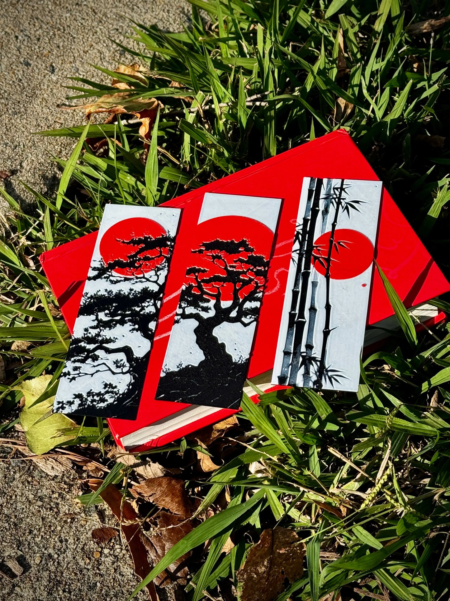 Japanese Red Sun Bookmark Set: Minimalist Art for Book Lovers Fandom Forged
